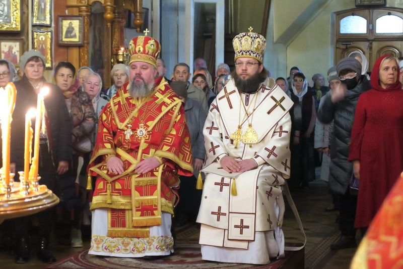 В ДЕНЬ ПАМЯТИ ВЕЛИКОМУЧЕНИКА ДИМИТРИЯ СОЛУНСКОГО ПРЕОСВЯЩЕННЕЙШИЙ ЕПИСКОП ФЕОГНОСТ СОВЕРШИЛ ПЕРВУЮ ЛИТУРГИЮ НА КАФЕДРЕ ЩИГРОВСКОЙ ЕПАРХИИ