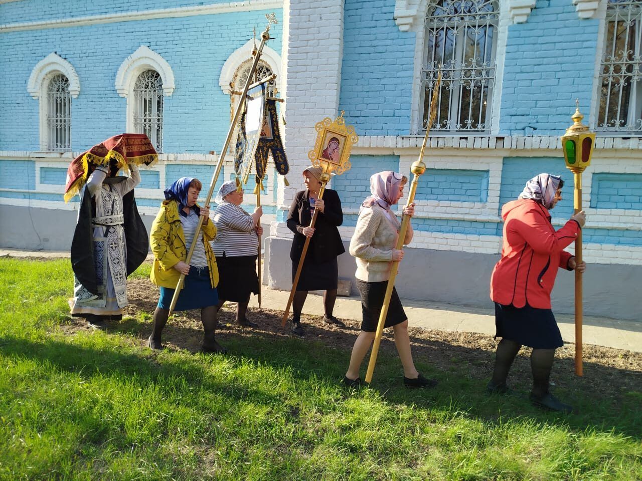 Вечерня Великой Пятницы и утреня Великой Субботы.